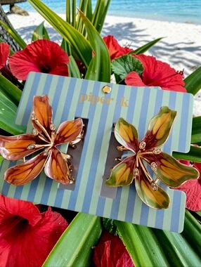 NEW Piper K Orchid Flowers 2-Pack Metal Hair Claw Clip Hair Accessory 2.5 inch